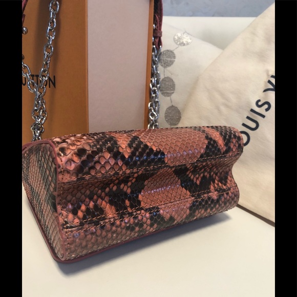 LOUIS VUITTON TWIST PM SHOULDER BAG - Picture 4 of 8